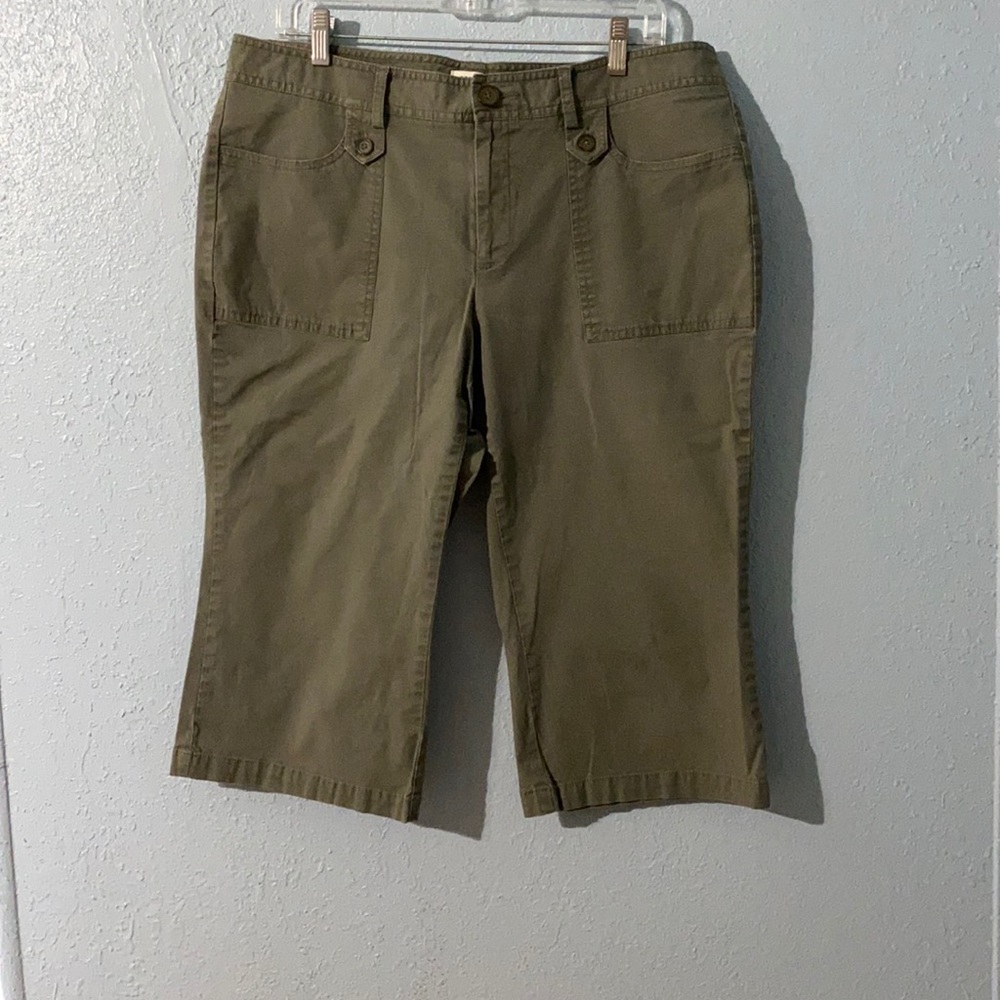 ⭐️ 3 for$25- Dockers Women’s Capris Khaki Favorite Fit SZ 14